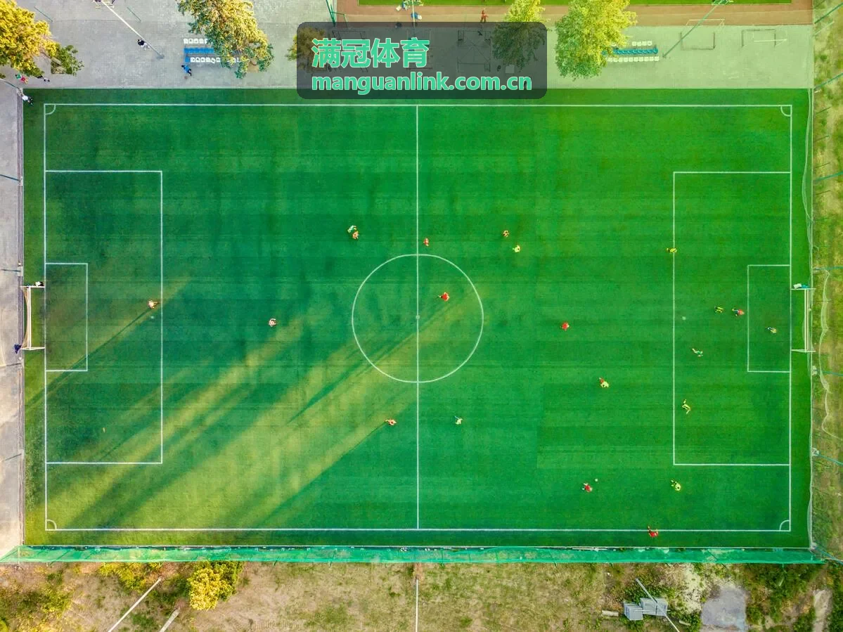 满冠体育社区球迷交流场景
